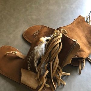 Suede kookaburra moccasin Sandal